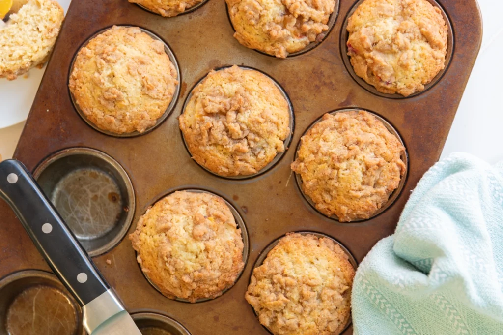 peach streusel muffins
